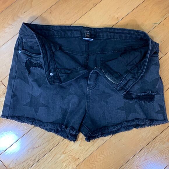 Material Girl black jean cutoff shorts patriotic w stars distressed size 13 - Picture 7 of 7